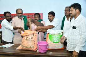 Bags of soil passed off as fertiliser in Kalaburagi, allege KRRS leaders -  The Hindu