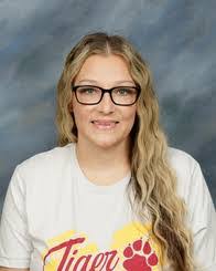 Amber Pohl's Instagram, Twitter & Facebook