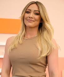 A lizzie mcguire reboot is officially happening. Hilary Duff Wants Lizzie Mcguire To Move To Hulu