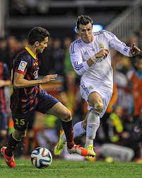 Gareth frank bale, né le 16 juillet 1989 à cardiff est un footballeur international gallois évoluant au poste d'ailier droit au real madrid. 433 Onthisdayinfootball In 2014 Gareth Bale Scored Facebook