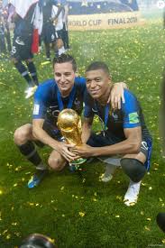 Coupe du monde 2022 avec kylian mbappé en l'équipe de france : Florian Thauvin Et Kylian Mbappe Finale De La Coupe Du Monde De Football 2018 En Russie A Moscou Opposant La France A La Croatie 4 2 Le 15 Juillet 2018 C M Purepeople