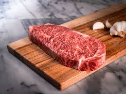 Стейк wagyu tomahawk не для слабонервных. Japanese Miyazaki Wagyu 24oz Strip Steak Kobe Beef Style