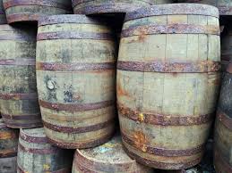 Barrels are 59 gallons, and approximately 24.5″ on the top ring and 28″ at the widest part of the barrel. Scotch Oak Whisky Barrels Different Sizes And Uses Great Condition