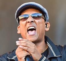 He made his 5 million dollar fortune with nicht von. Musik Xavier Naidoo Reagiert Auf Kritik An Marionetten