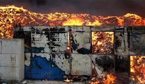 Συναγερμός στην πυροσβεστική υπηρεσία το πρωί της παρασκευής, καθώς σύμφωνα με πληροφορίες, ένα βυτιοφόρο που μεταφέρει. Aspropyrgos Ekrh3h Me Traymaties Se Etaireia Ygraerioy Patrisnews Efhmerida Patris Hleias