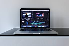 Mahkeme tarafından atanan bir yasal vasi, yaşlı müvekkillerini dolandırır ve onları zorla huzurevine kapatarak tuzağa düşürür. A Guide To Subtitle Caption Software Subtitling Formats Trint