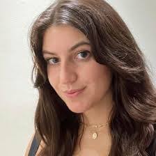 Paula Gil's Instagram, Twitter & Facebook