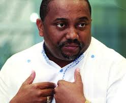 René Polanco muestra oposición a instalación de vertedero en Mata Gorda