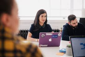 Pour l'article homonyme, voir assistant personnel intelligent. Un Assistant Virtuel Pour Renforcer Votre Support Client