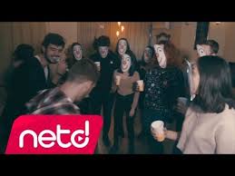 Kaleden inismolur nanay nanay, zalim nanay, kibar nanay ham demir gumusmolur yad ele bakma, cigerim yakma evvelden ikrar verip nanay nanay, zalim nanay, kibar nanay sonradan donusmolur yad ele bakma cigerim yakma. Standart Sapma Meger Masalmis Sarki Sozleri