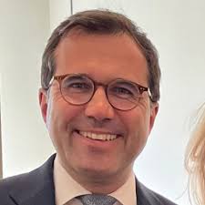 I'm thrilled to share that I've been promoted to Legal Director at DAC  Beachcroft. This milestone means a great deal to me, and I'm incredibly  grateful to my team for their support