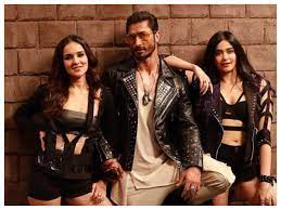 Here she learnt many technical skills such as script writing, editing and shooting. Commando 3 New Song Iraade Kar Buland Featuring Vidyut Jammwal Adah Sharma And Angira Dhar Is Sure To Pump You Up Hindi Movie News Times Of India