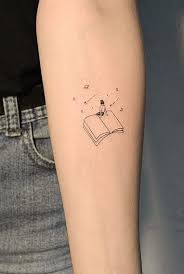 48 Best Small And Simple Tattoos For Women And Men For 2019 Page 40 Of 48 Tattoo Go Tatuaje Tobillo Mujer Tatuajes Literarios Tatuajes Minimalistas