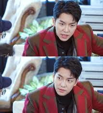 He grew up in a family that consists of his parents and one younger sister. Busted Season2 E05 Detective Seunggi Aktor
