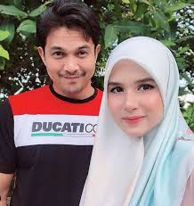 Ketika pelakon saharul ridzwan, 27, mahu merahsiakan identiti bakal isterinya, wanita yang dimaksudkan itu sebenarnya individu yang pernah dikaitkan dengan dia sebelum ini. Lepas 1st Trimester Baru Ada Tenaga Saharul Akui Lain Betul Mood Isterinya Kali Ni Pa Ma