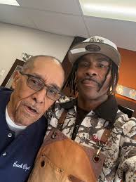 Look who stopped by the shop today‼️ Helen Howell ✨️💈 #lookwhoiraninto  #HeartOfAHustler #urbanstylesbarberstudio #LetsChopItUp #connectingtheworld