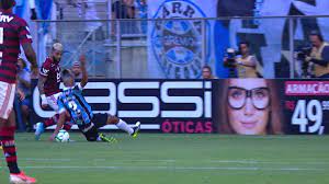 On saturday night (gmt), gremio host flamengo at the arena do gremio in the brazilian serie a as the home team look to pick up their first league win of. Salvio Spinola Discorda De Penalti Marcado A Favor Do Flamengo Contra O Gremio Brasileirao Serie A Ge