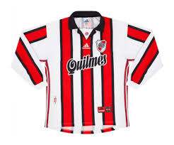 Fue fundado el 25 de mayo de 1901 en el barrio de la boca, tras la fusión de los clubes santa rosa y la rosales. River Plate 1999 00 Drittes Trikot
