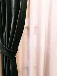 Ces styles varient notamment en fonction de l'accroche choisie car elle va déterminer le tomber des rideaux. Couture Quel Tissu Pour Mes Rideaux M6 Deco Fr