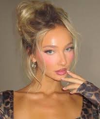 Kasey Clayton's Instagram, Twitter & Facebook