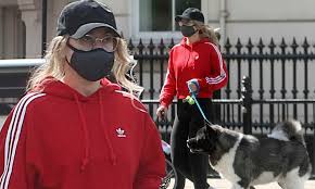 Henry cavill took to instagram with a photo with his girlfriend natalie viscuso and said that he has wee community announcement. Henry Cavill S New Girlfriend Natalie Viscuso Walks His Dog Kal After Going Instagram Official Daily Mail Online