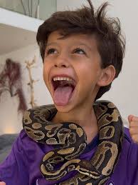 🦉PASSAMOS UM DIA NA CASA DO RICHARD! 🤩 Vivemos um dia inesquecível na  Casa dos Bichos 🐾, a casa do biólogo e aventureiro Richard Rasmussen! 🌿✨  Tivemos a chance única de conhecer