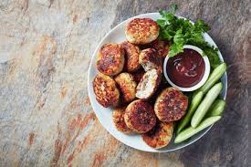 Serve rissoles with peas (steamed peas, to serve), carrot (steamed carrots, to serve), potatoes (chat potatoes, boiled, to serve) and gravy (gravy. Rissoles Imagenes Y Fotos 123rf