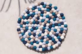 羊毛氈坐墊羊毛氈地毯羊毛氈球地墊羊毛氈椅墊 藍色漸層點點 omhandmade 地墊 地毯 pinkoi decor felt instagram