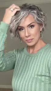 Easy Techniques for Curling Short Hair