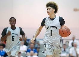 Er ist 6 fuß 6 zoll und wiegt 153 pfund (69 kg). Lamelo Ball Grosse Gewicht Alter Korperstatistik