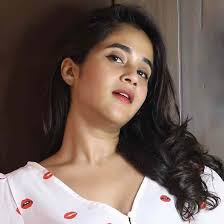 Deepthi Sunaina Wiki, Biography, Age, Boyfriend, Facts and More