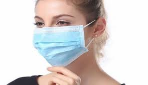 Haz un dobladillo a los lados del bolsillo para el filtro y cóselo (a sí mismo y al forro) para hacer la base de la mascarilla. Esto Es Lo Que No Hay Que Hacer Al Ponerse Una Mascarilla Quirurgica