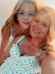 Beth Mitchell (@bethelrn88) • Instagram photos and videos