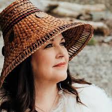 Re-Storying Education: Decolonizing Your Practice Using a Critical Lens:  Roberts, Carolyn: 9781774584965: Amazon.com: Books