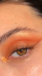 Golden Bronzy Eye Look Video In 2020 Dramatic Makeup Bronzy Eye Makeup Glowing Makeup