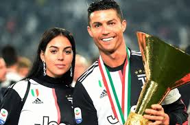 Georgina i̇spanya'nın fransa sınırında ufak bir kasabada yaşarken ailesiyle i̇ngiltere'nin bristol kentine göç etmiş. 5 Workout Videos Of Georgina Rodriguez That Are As Impressive As Cristiano Ronaldo
