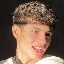 Derek Farquharson's Instagram, Twitter & Facebook