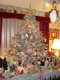 Here are some of the most beautiful victorian style christmas decorating ideas that we think might help you out this holiday season. 30 Exquisitely Stunning Victorian Christmas Decorating Ideas All About Christmas