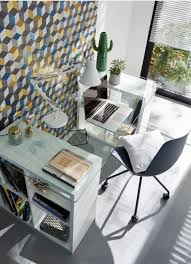 Comment Creer Facilement Un Coin Bureau Dans Une Piece A Vivre Ou Une Chambre Delimitez L Espace De Travail Meubles En Verre Mobilier Bureau Plateau En Verre