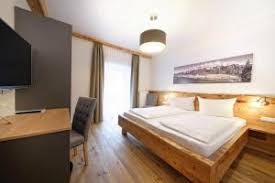 In a quiet location in the ziller valley, haus alpengruß is 4.9 feet from the centers of both finkenberg and mayrhofen, as well as from the. Hotel Garni Alpengruss Garmisch Partenkirchen Aktualisierte Preise Fur 2021
