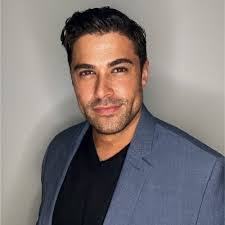 Andrew Hernando's Instagram, Twitter & Facebook