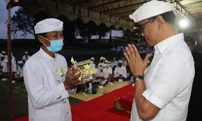 Maybe you would like to learn more about one of these? Wabup Suiasa Sembahyang Di Pura Prajapati Taman Lanjut Melayat Ke Griya Sideman Pegongan Https Baliilu Com