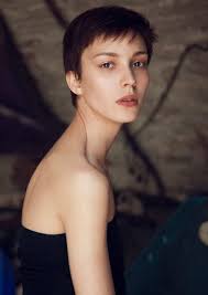 Cute bob hairstyle for girls with round faces and glasses. For The Girls Who Yearn For Shorter Hair
