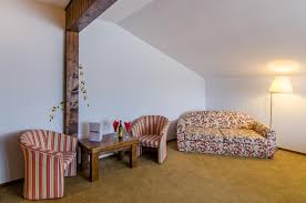 Wprowadź w naszej wyszukiwarce dostępności wybrany przez siebie termin, liczbę osób i sprawdź bieżącą dostępność obiektu. Cheile Gradistei Fundata Resort Spa Residences De Vacaciones Fundata