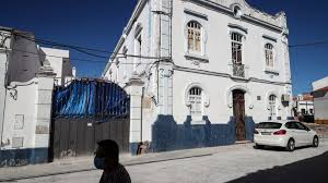 Um alegado desentendimento entre clientes de um bar, em reguengos de monsaraz, deu origem a vários desacatos e até mesmo a um atropelamento na via pública. Reguengos De Monsaraz Publico