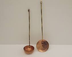 Anciens Ustensiles De Cuisine Francaisen Cuivre Et Laiton Louche Et Ecumoire Decor De Cuisine Rustique Copper Bra Vintage House Vintage Home Decor Vintage