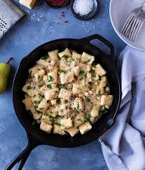 Gnocchis A La Ricotta Poire Et Fromage Bleu Recipe Fish Recipes Stuffed Peppers Special Recipes