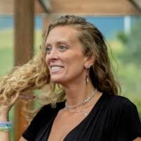 Lindsay Lariviere's Instagram, Twitter & Facebook