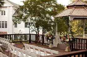 The Fairview Inn Has Been A Popular Wedding Venue In Jackson Ms And Has Hosted Hundreds Of Weddings Outdoor Wedding Venues Mississippi Wedding Wedding Venues
