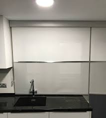 Visillos cocinas y los estores completan otro grupo de opciones importantes para regular el paso de la luz. Visillos Cocina Consejos Para Elegir La Mejor Cortina